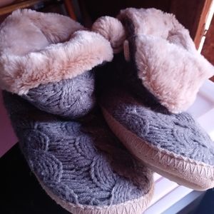 Ladies house slippers